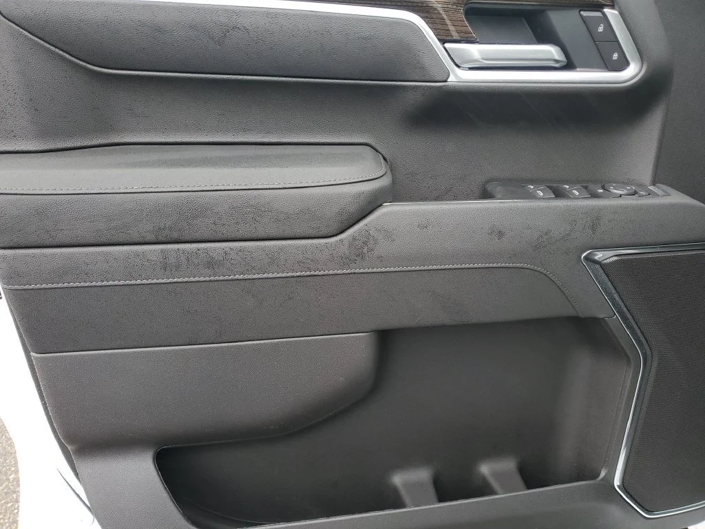 New 2026 Summit White Chevrolet LT (2FL) image 19