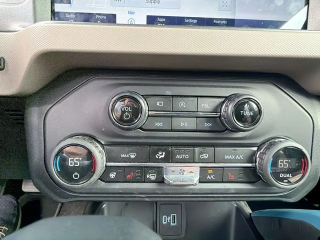 Used 2024 White Ford Wildtrak image 22