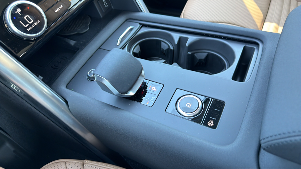New 2026 Fuji White Land Rover Dynamic SE image 21