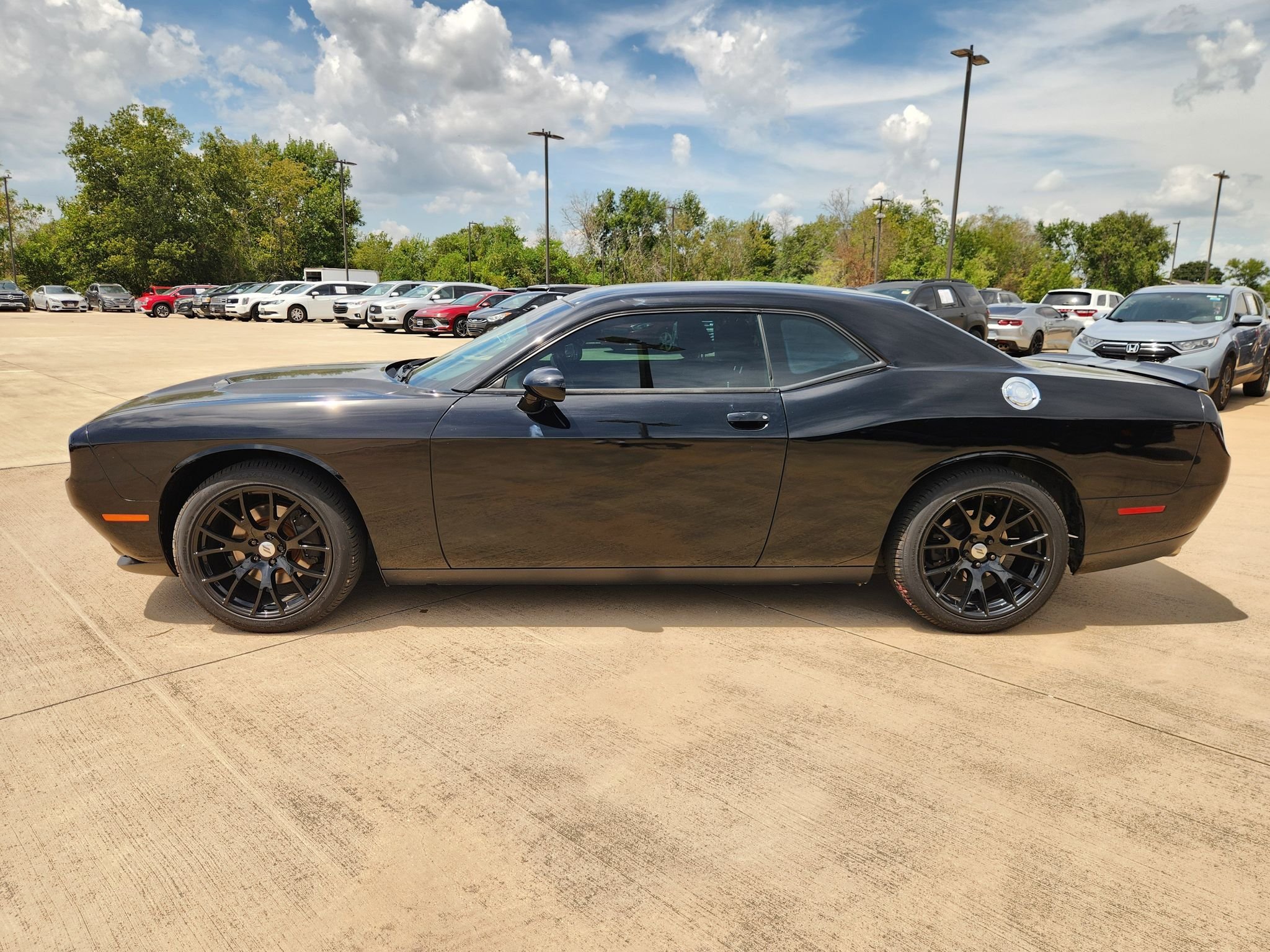 Used 2018 Pitch Black Clearcoat Dodge SXT image 6