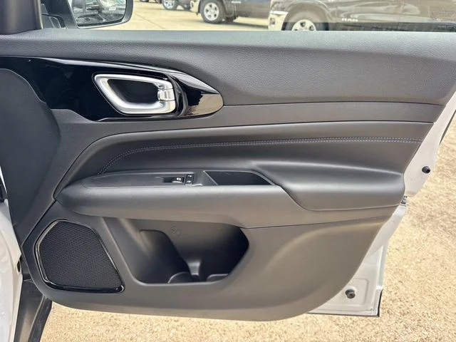 New 2026 White Jeep Latitude image 14