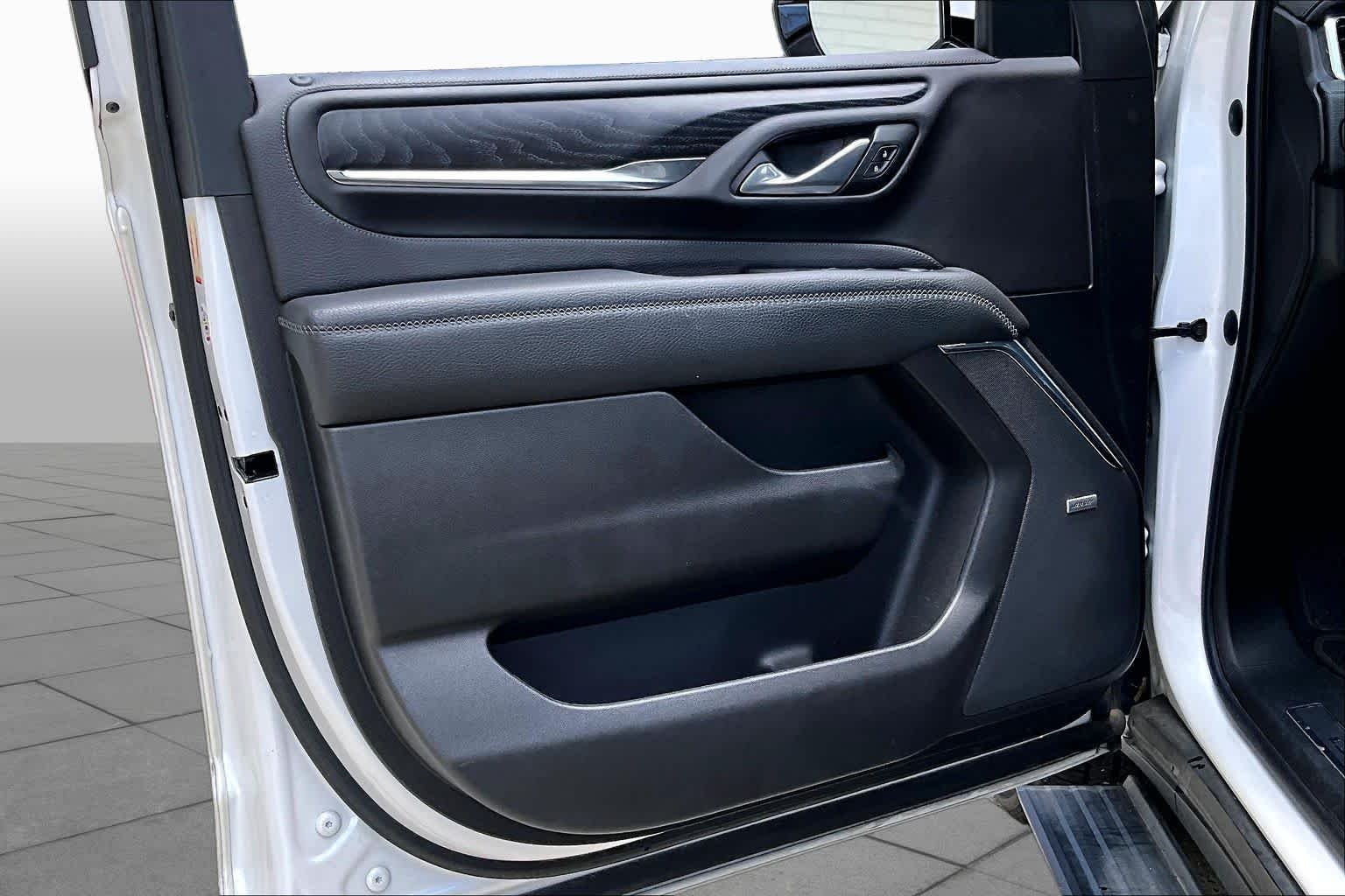 Used 2022 White Frost Tricoat GMC Denali image 20