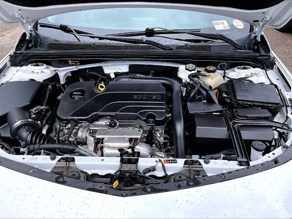 Used 2024 White Chevrolet LT image 28