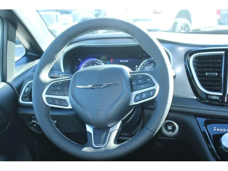 New 2026 Bright White Clear-Coat Exterior Paint Chrysler Select image 6