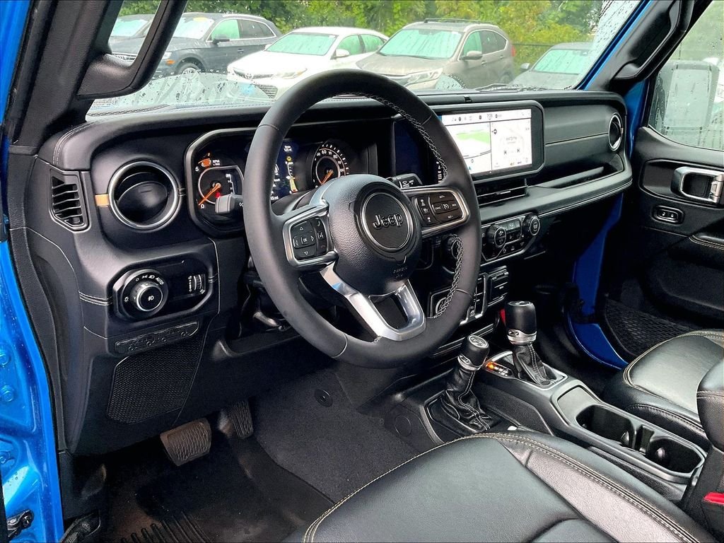 Used 2025 Hydro Blue Pearl Coat Jeep Sahara image 8