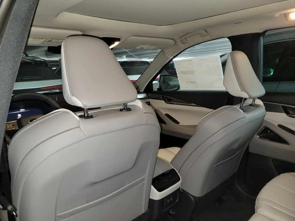 New 2027 GRAPHITE SHADOW INFINITI Luxe FWD image 12
