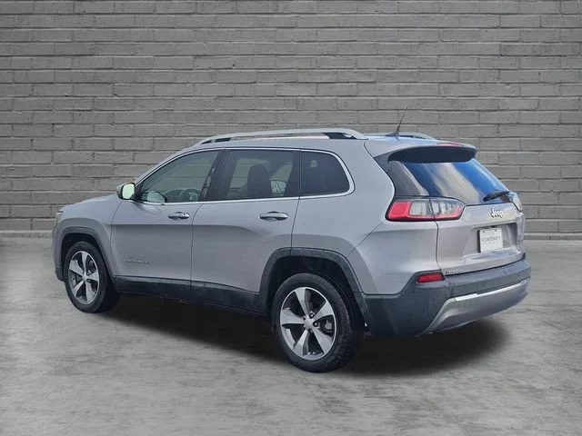 Used 2019 Gray Jeep Limited image 3