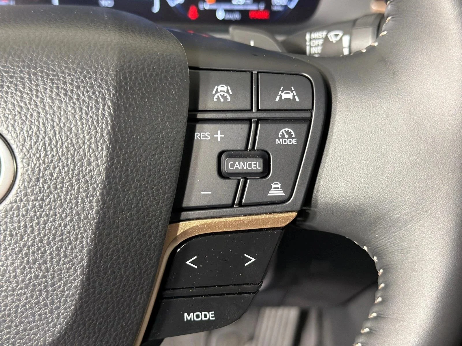Used 2025 Copper Toyota XLE image 26