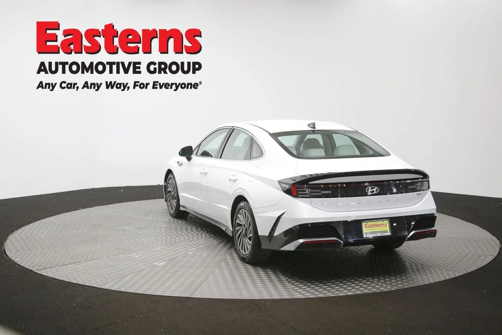 Used 2025 White Hyundai SEL image 65