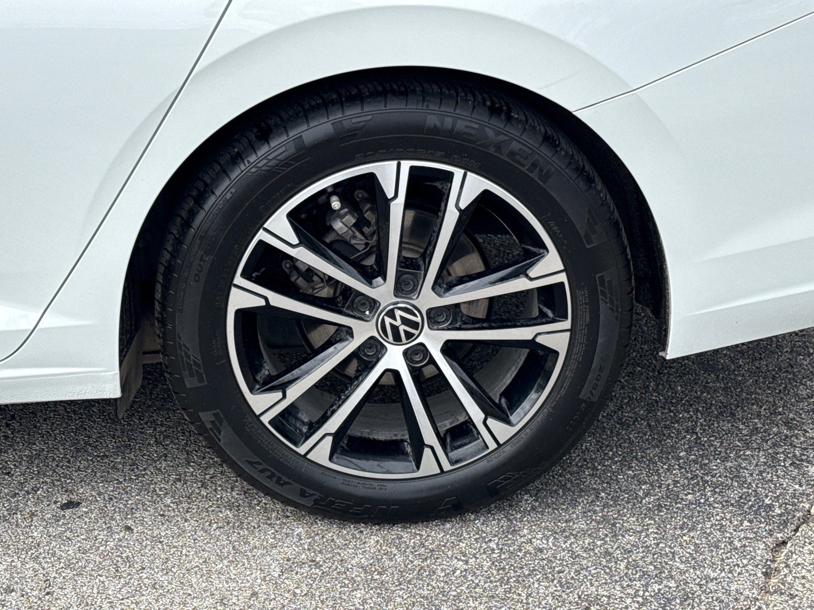 Used 2025 White Volkswagen Sport image 9