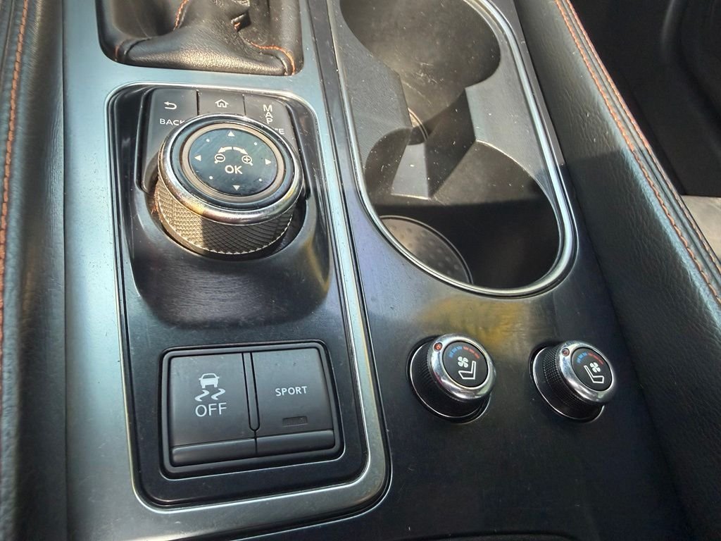Used 2019 Gray Nissan SR image 4