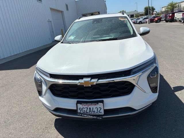 Used 2024 Summit White Chevrolet LT image 6