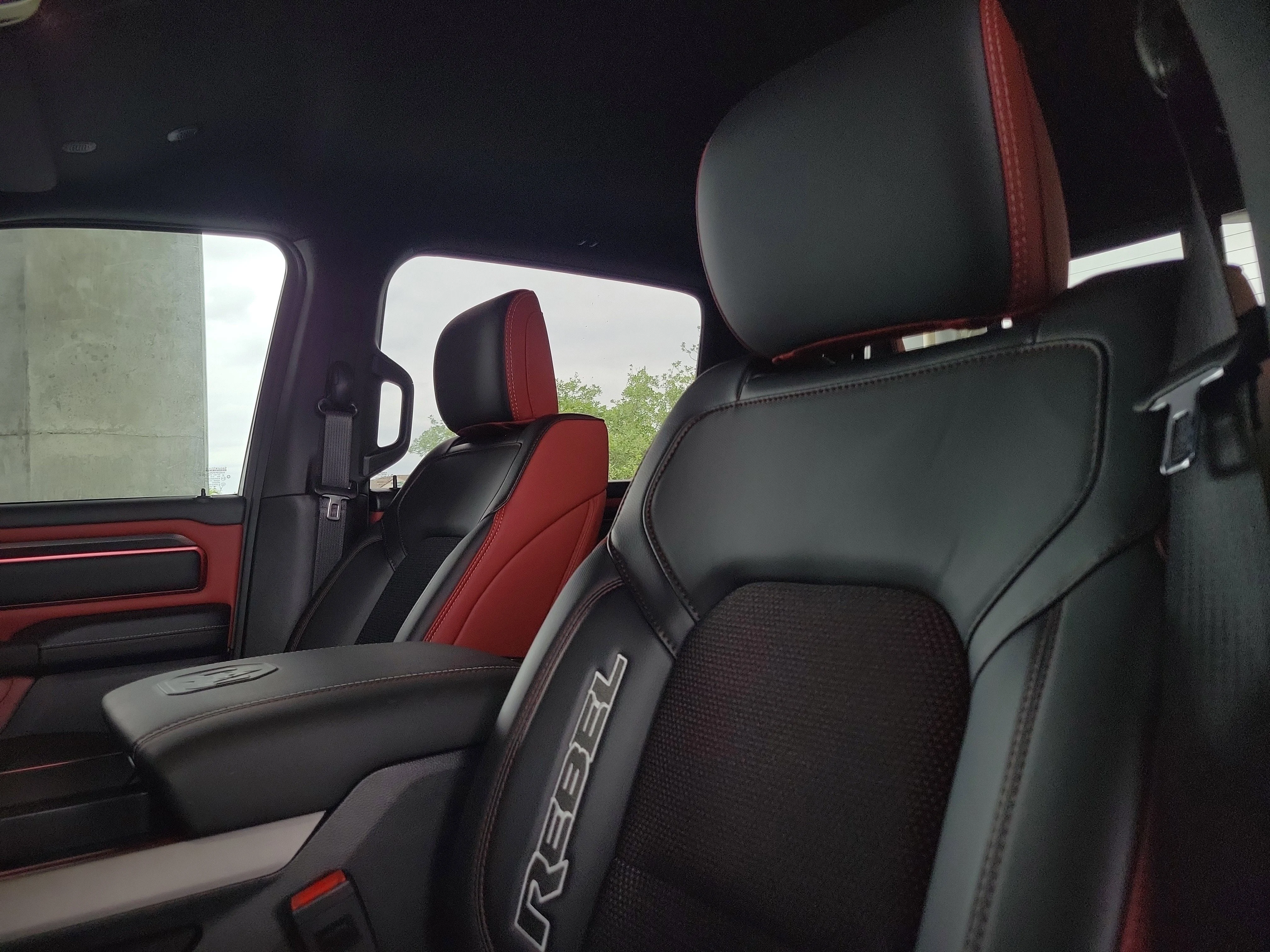 New 2026 Diamond Black Crystal Pearl-Coat Exterior Paint RAM Rebel image 17