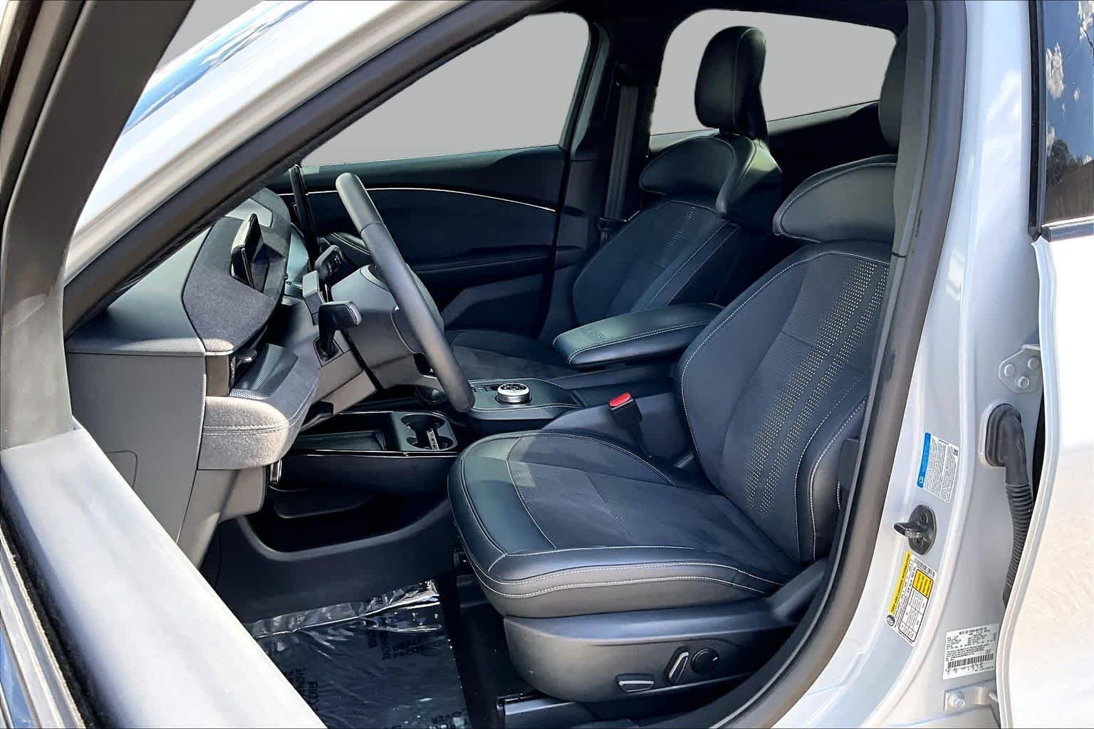 Used 2023 Space White Metallic Ford GT image 6