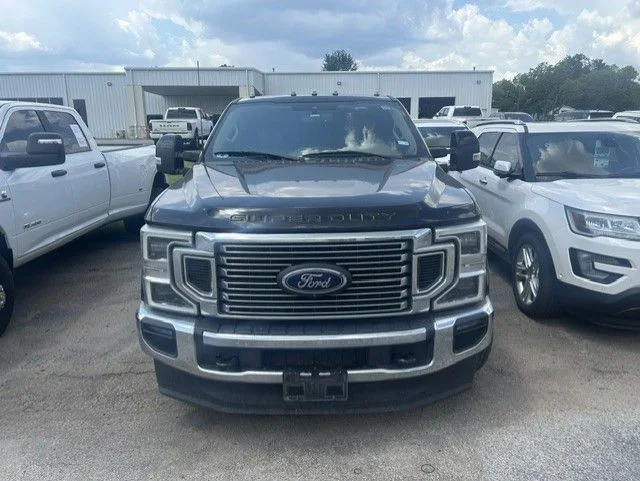 Used 2022  Ford Lariat image 2