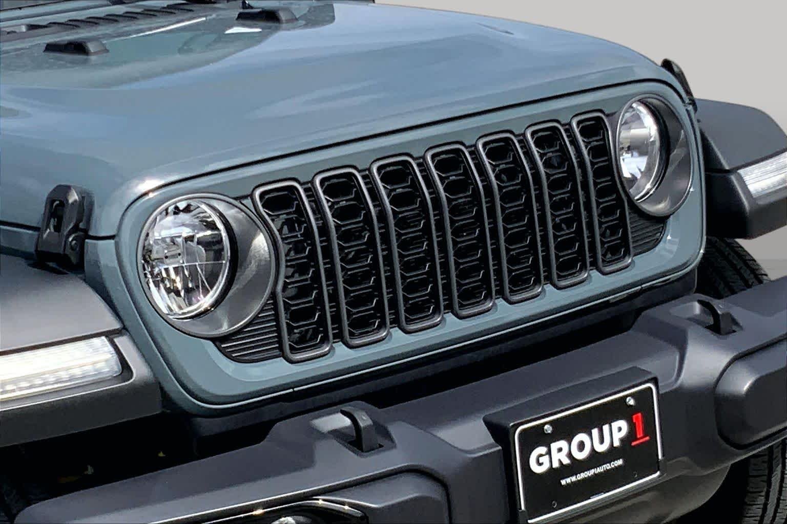 Used 2025 Anvil Clearcoat Jeep Sport S image 23