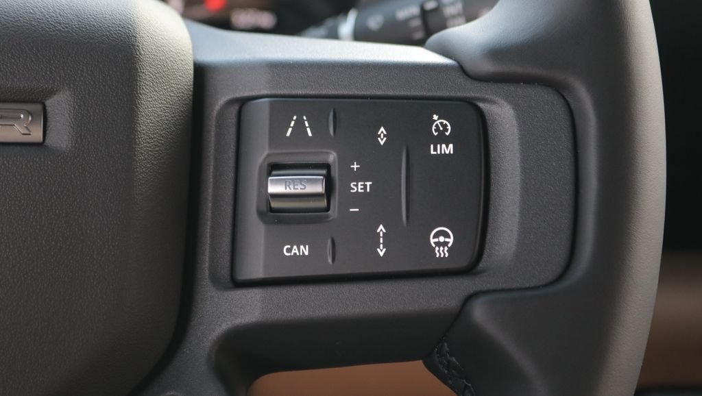 New 2026 Fuji White Land Rover X-Dynamic SE image 21