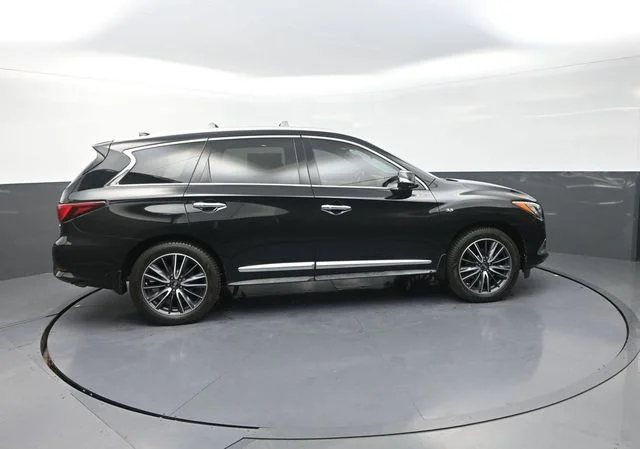 Used 2019 Black INFINITI LUXE image 11