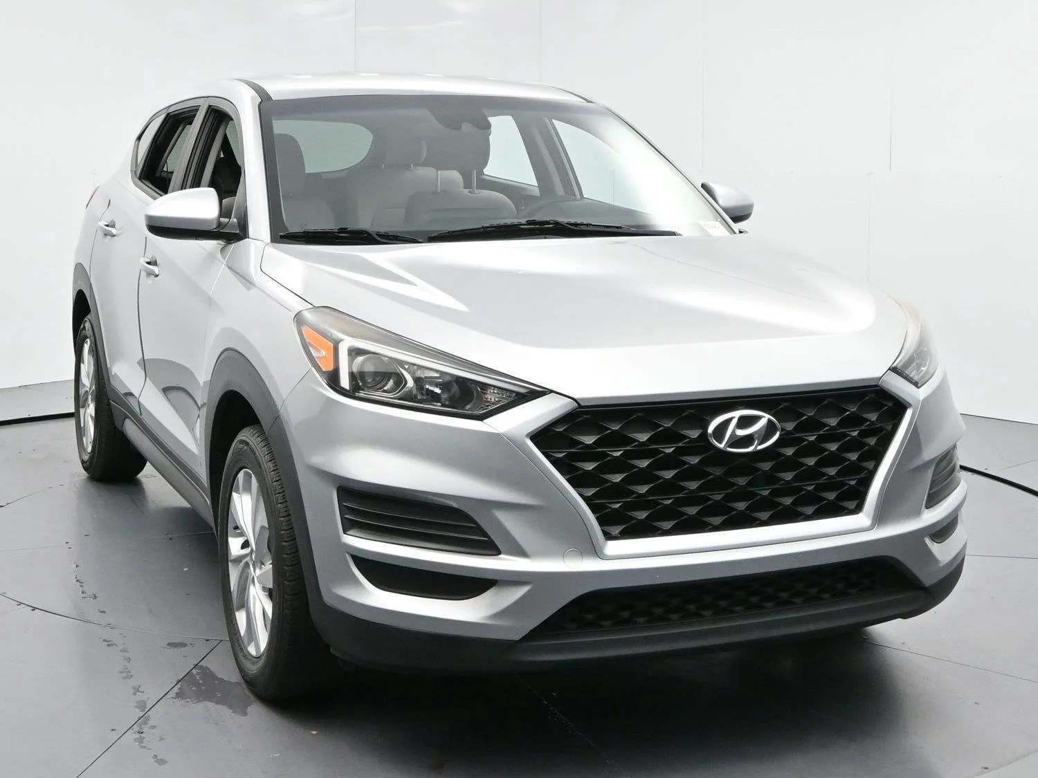 Used 2020 Stellar Silver Hyundai SE image 2