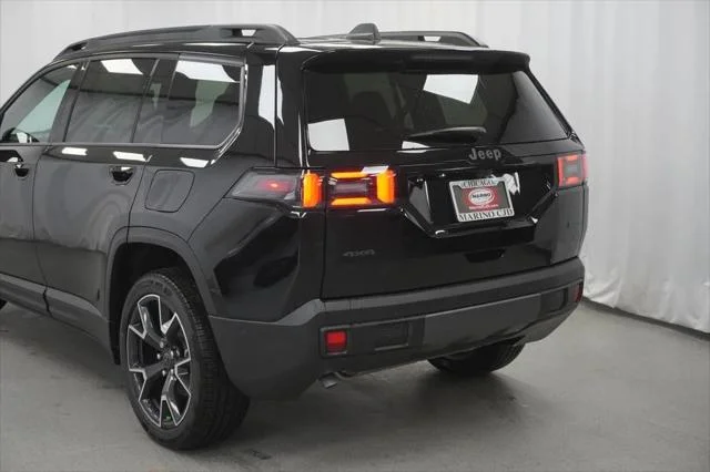 New 2026 Diamond Black Crystal Pearl-Coat Exterior Paint Jeep Overland image 12