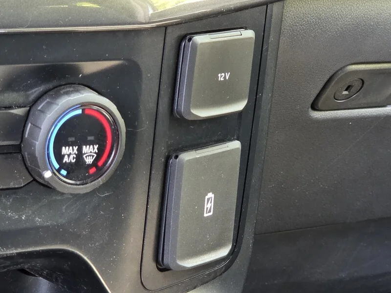Used 2023 SILVER FORD XL image 24