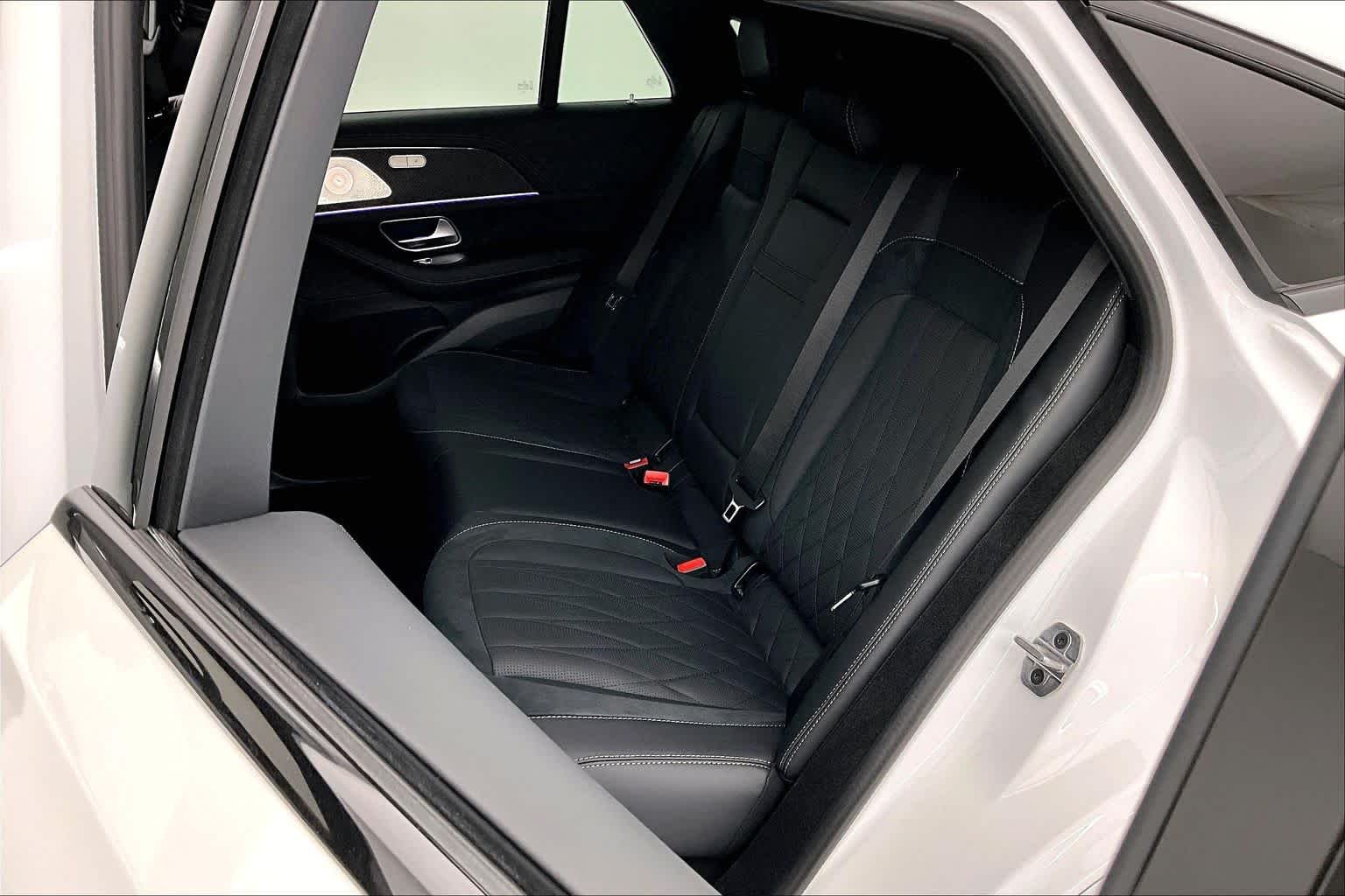 New 2026 MANUFAKTUR Moonlight White Metallic Mercedes-Benz AMG® GLE 63 S 4MATIC+ Coupe image 13