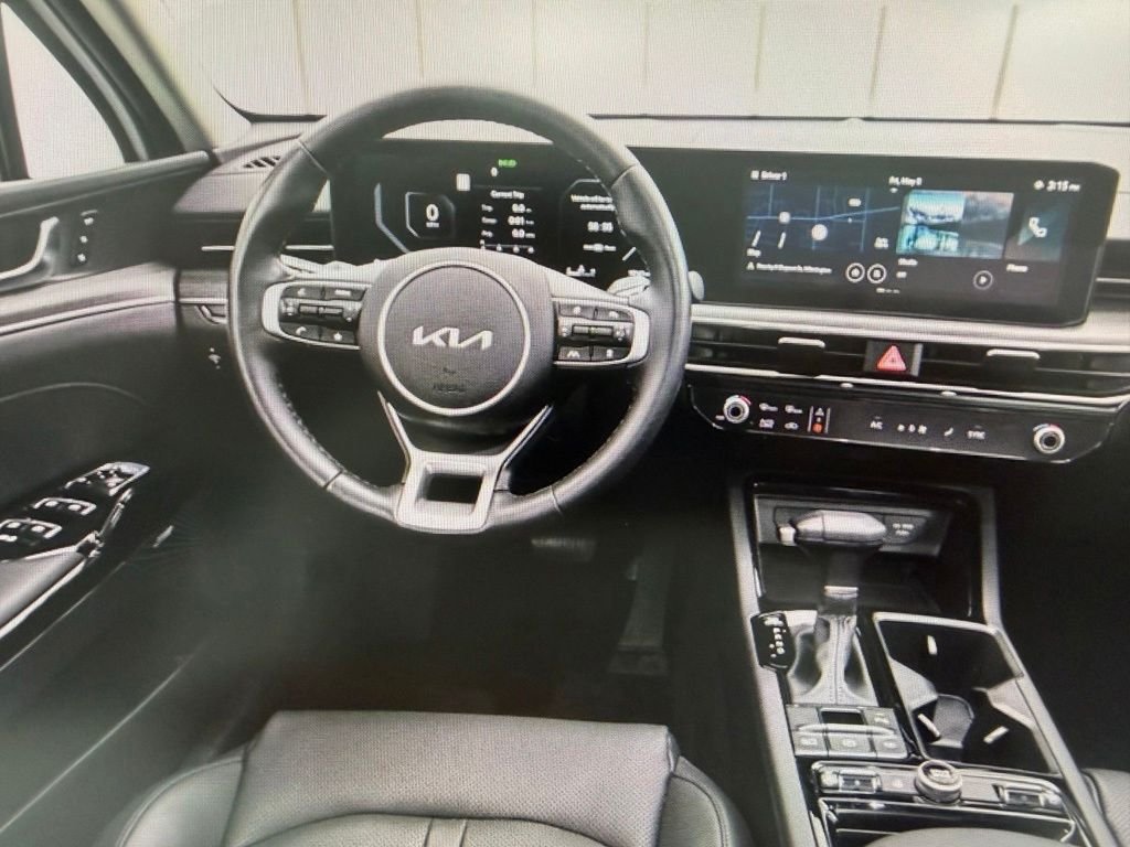 Used 2025 White Kia EX image 9