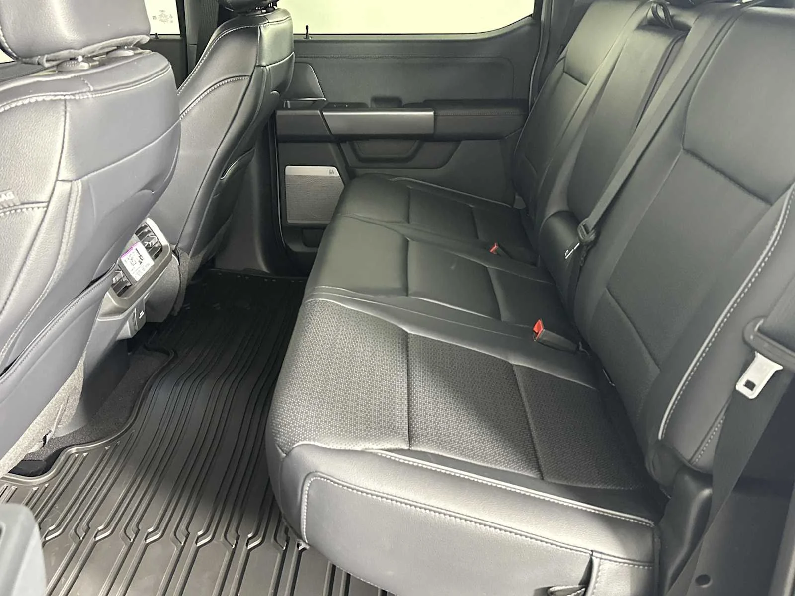 New 2026 Avalanche Gray Ford LARIAT image 26