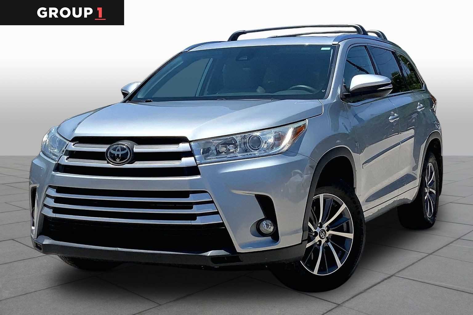 Used 2018 Celestial Silver Metallic Toyota XLE image 1