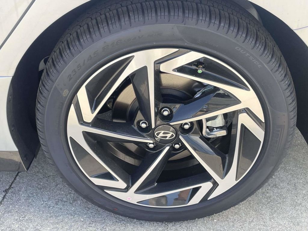 New 2026 Silver Hyundai SEL Sport image 8