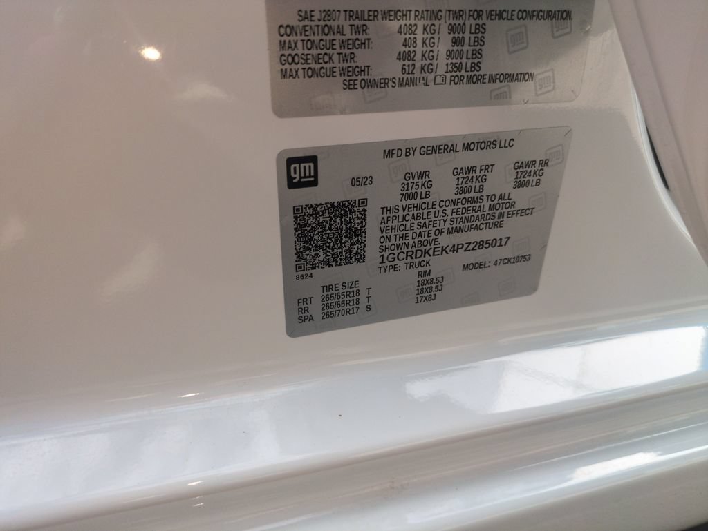 Used 2023 SUMMIT WHITE Chevrolet LT image 29