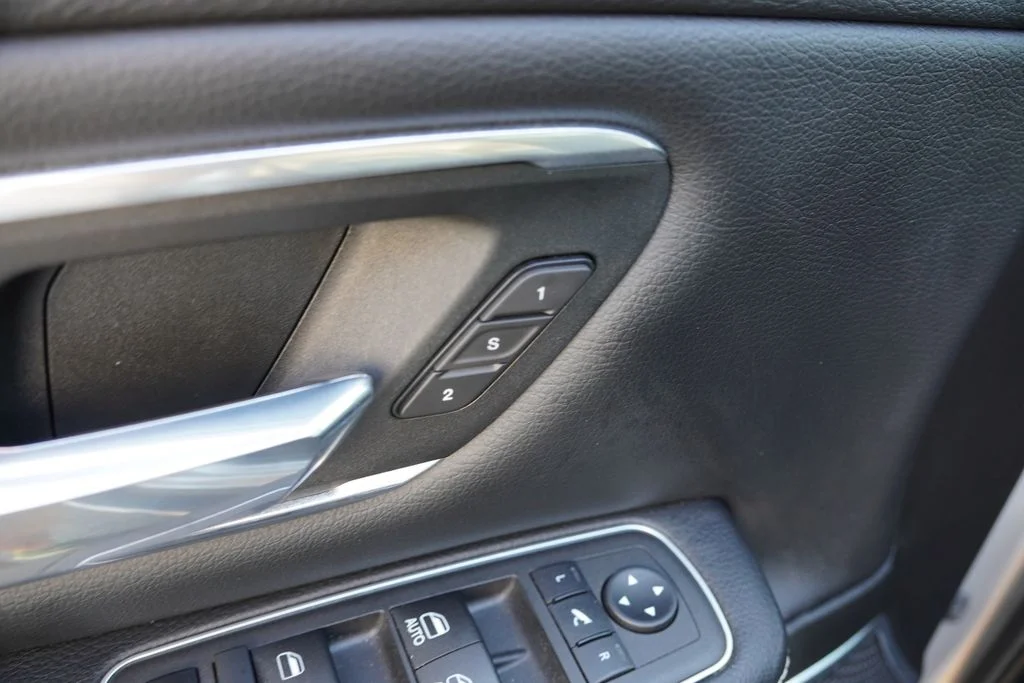 Used 2023 Billet Silver Metallic Clearcoat Ram Laramie image 21