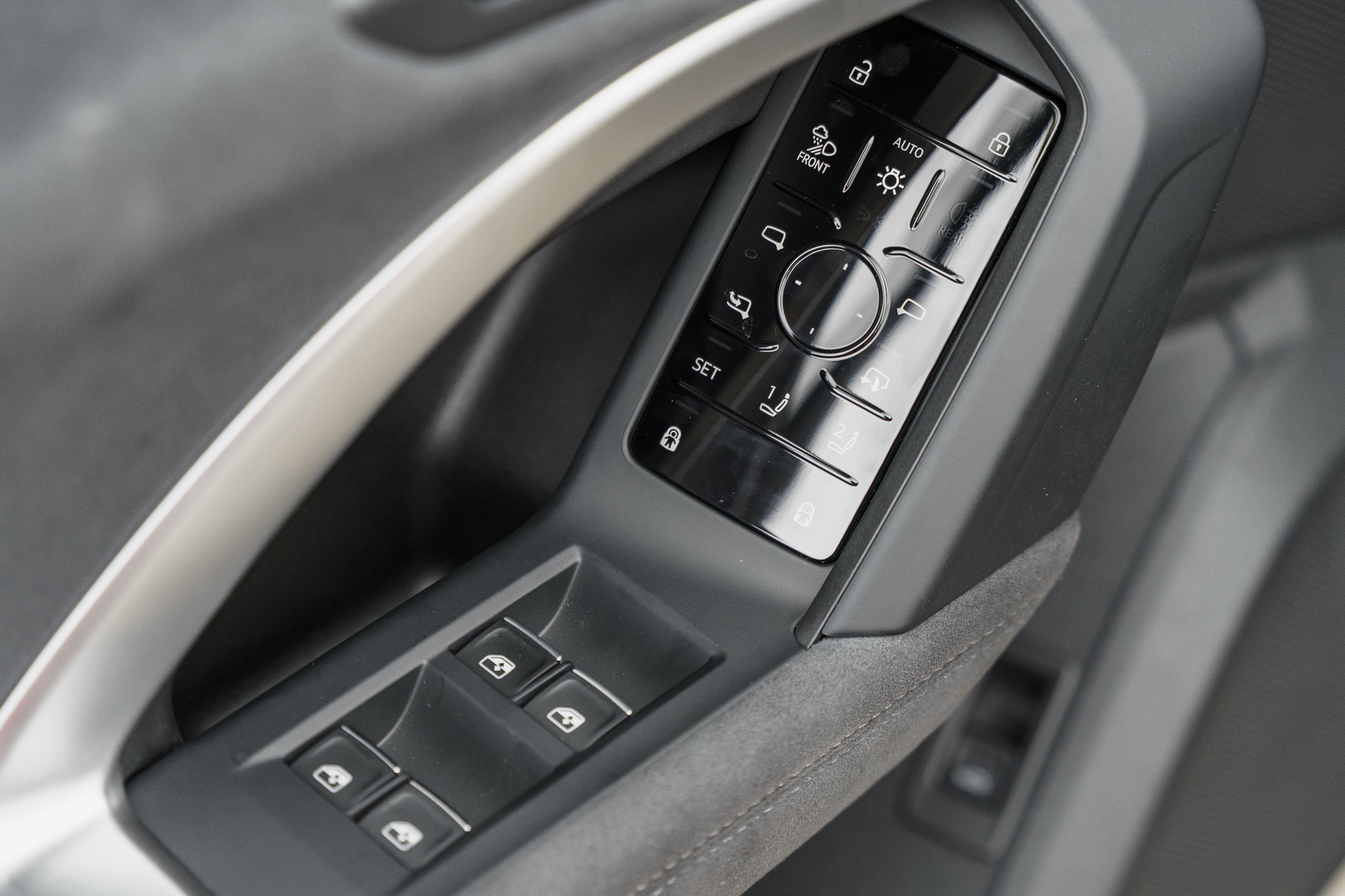 New 2026 MYTHOS BLACK Audi Premium Plus image 24
