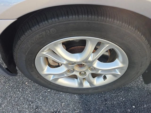 Used 2005 Blue Toyota SLE image 14
