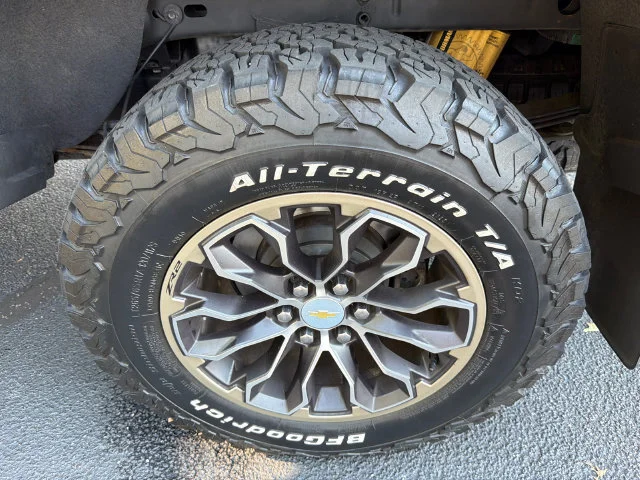 Used 2018 RED HOT Chevrolet 4WD ZR2 image 19