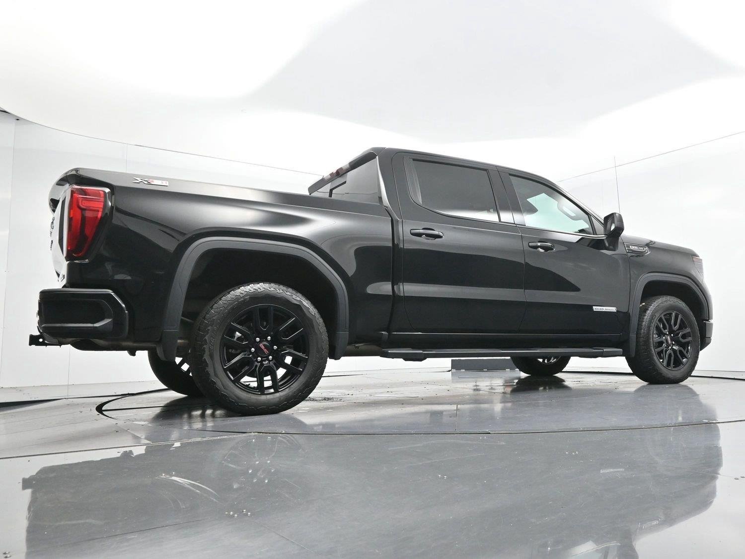 Used 2025 Onyx Black GMC Elevation image 46