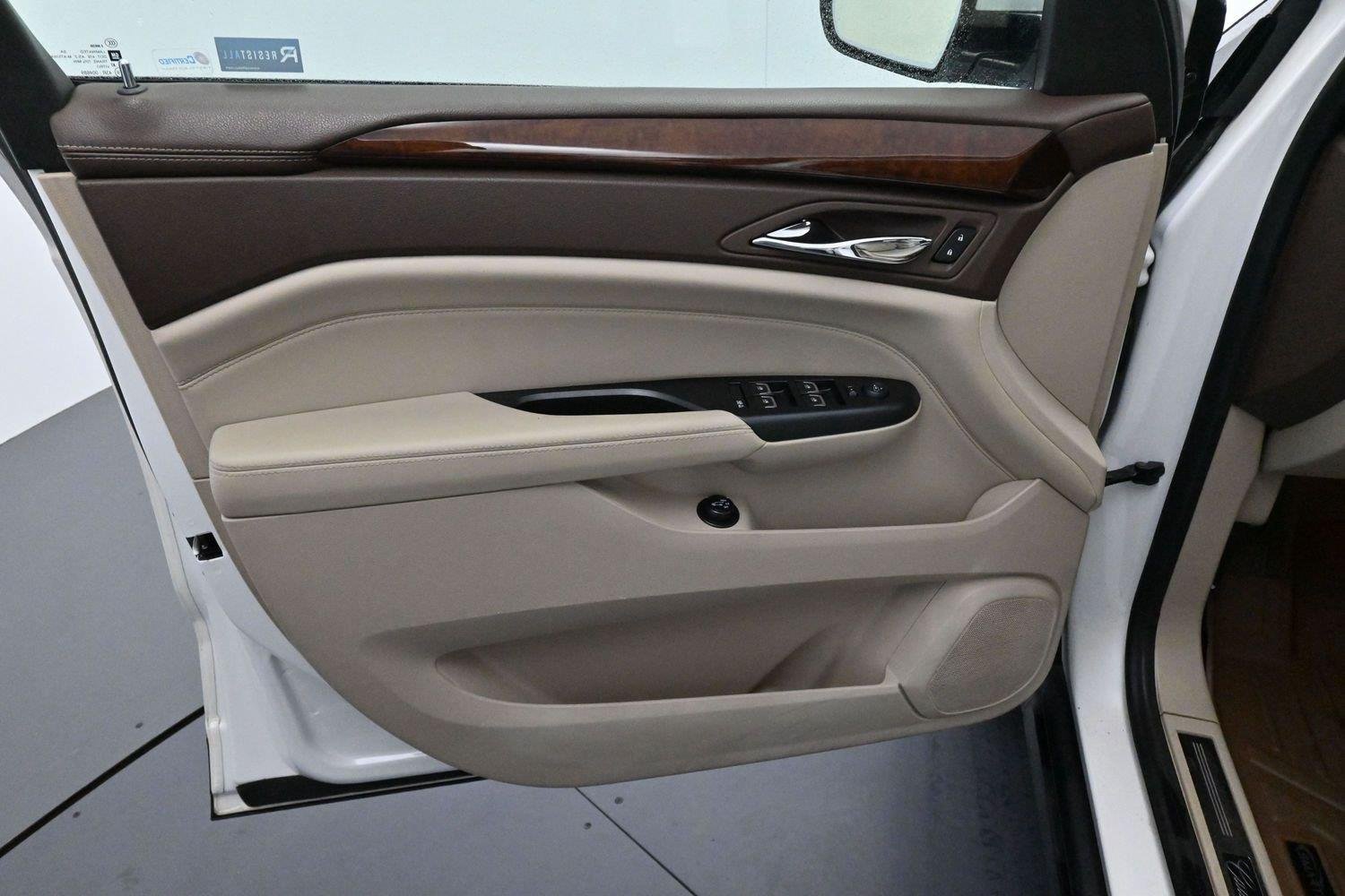 Used 2014 Platinum Ice Tricoat Cadillac Luxury Collection image 10