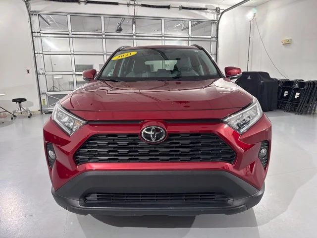 Used 2021 Red Toyota XLE Premium image 2