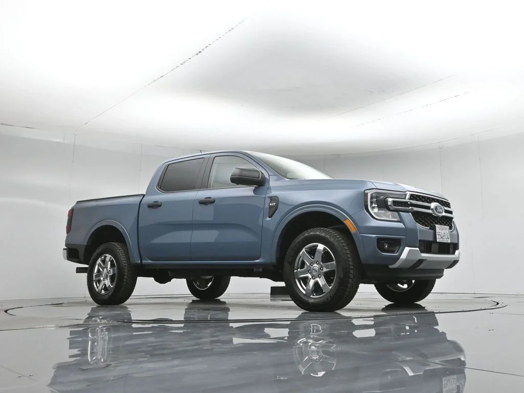 Certified Used 2025 Gray Ford XLT image 4