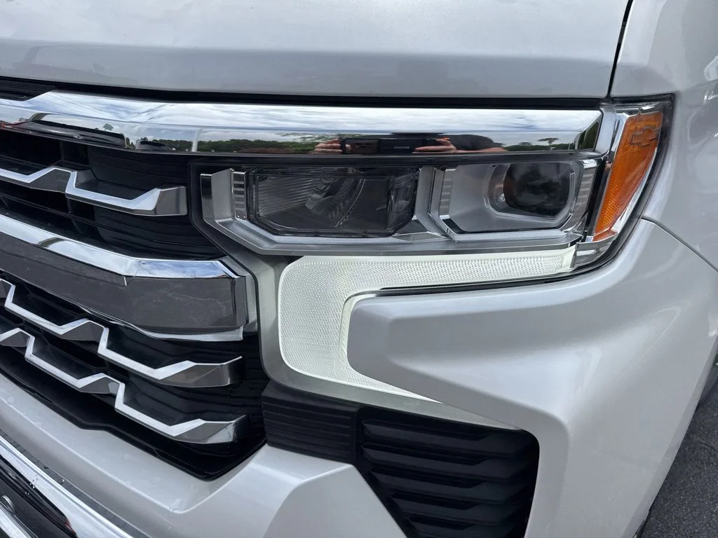 Used 2022 Iridescent Pearl Tricoat Chevrolet LTZ image 10