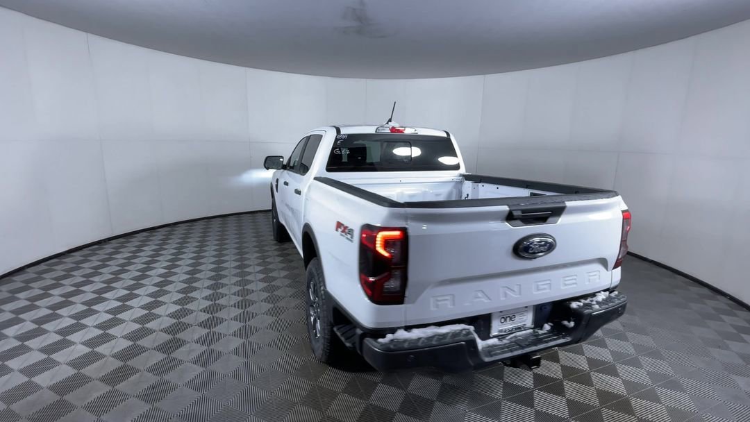 New 2025 Oxford White Ford XLT image 7