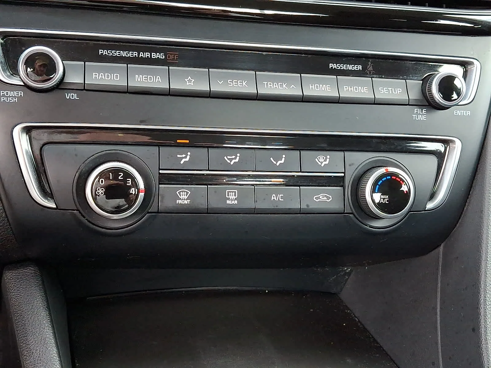 Used 2019 Snow White Pearl Kia LX image 16