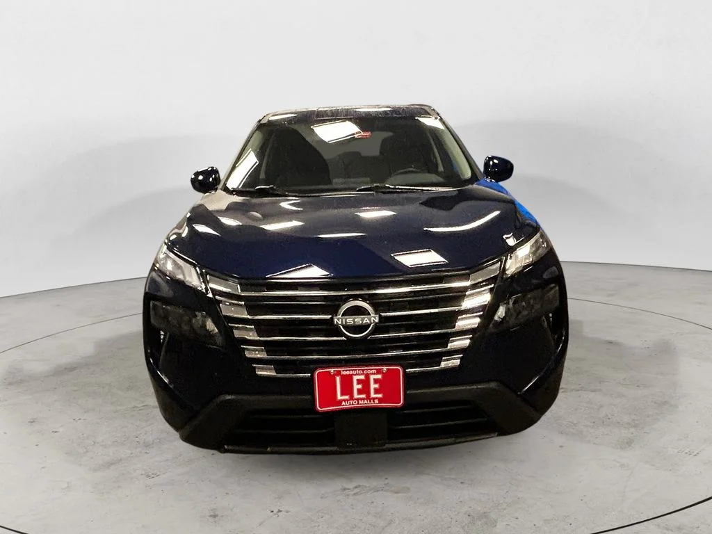 Used 2025 Deep Ocean Blue Pearl Nissan SV image 9