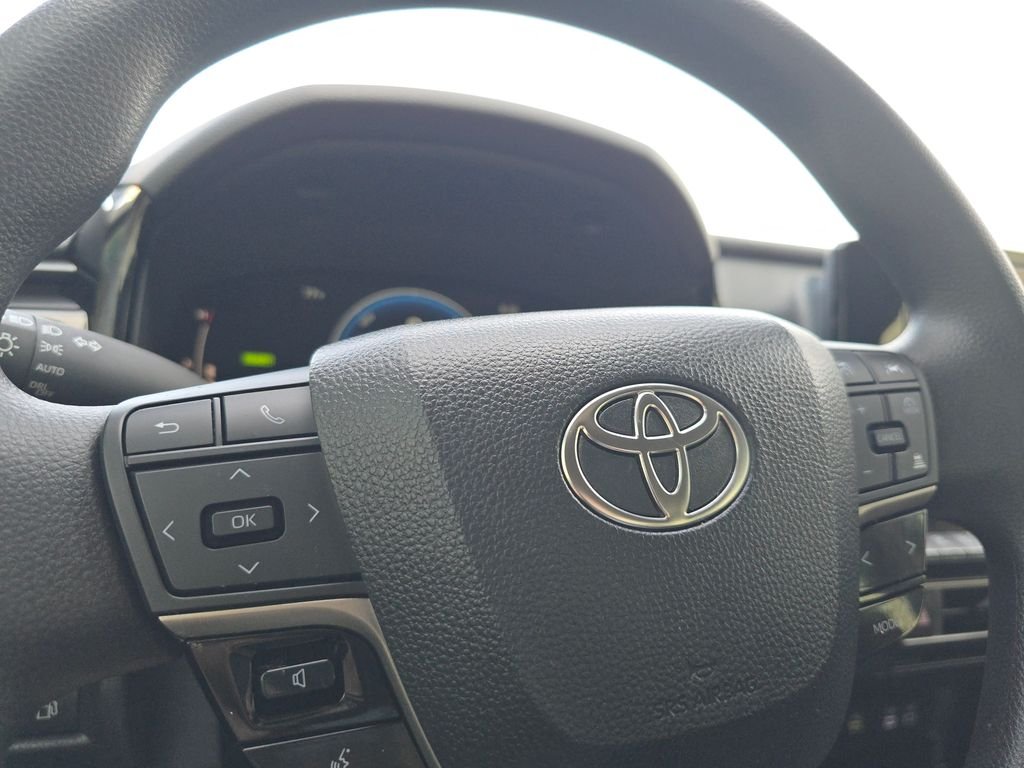 Used 2025  Toyota LE image 22