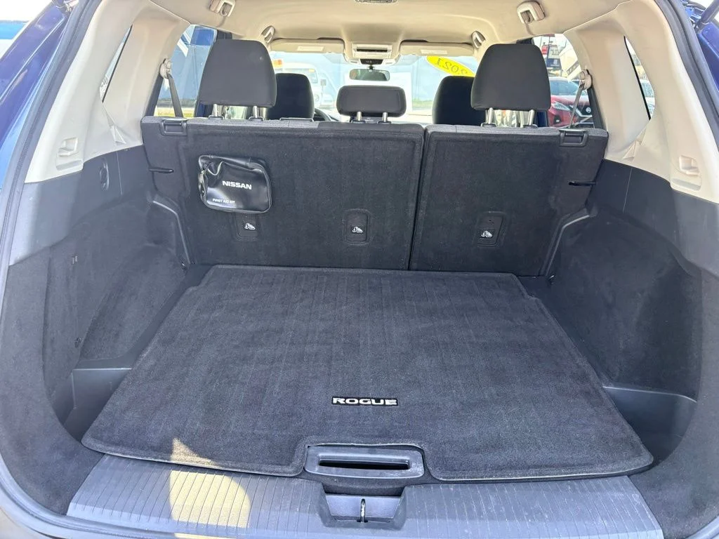 Used 2021 Blue Nissan S image 6