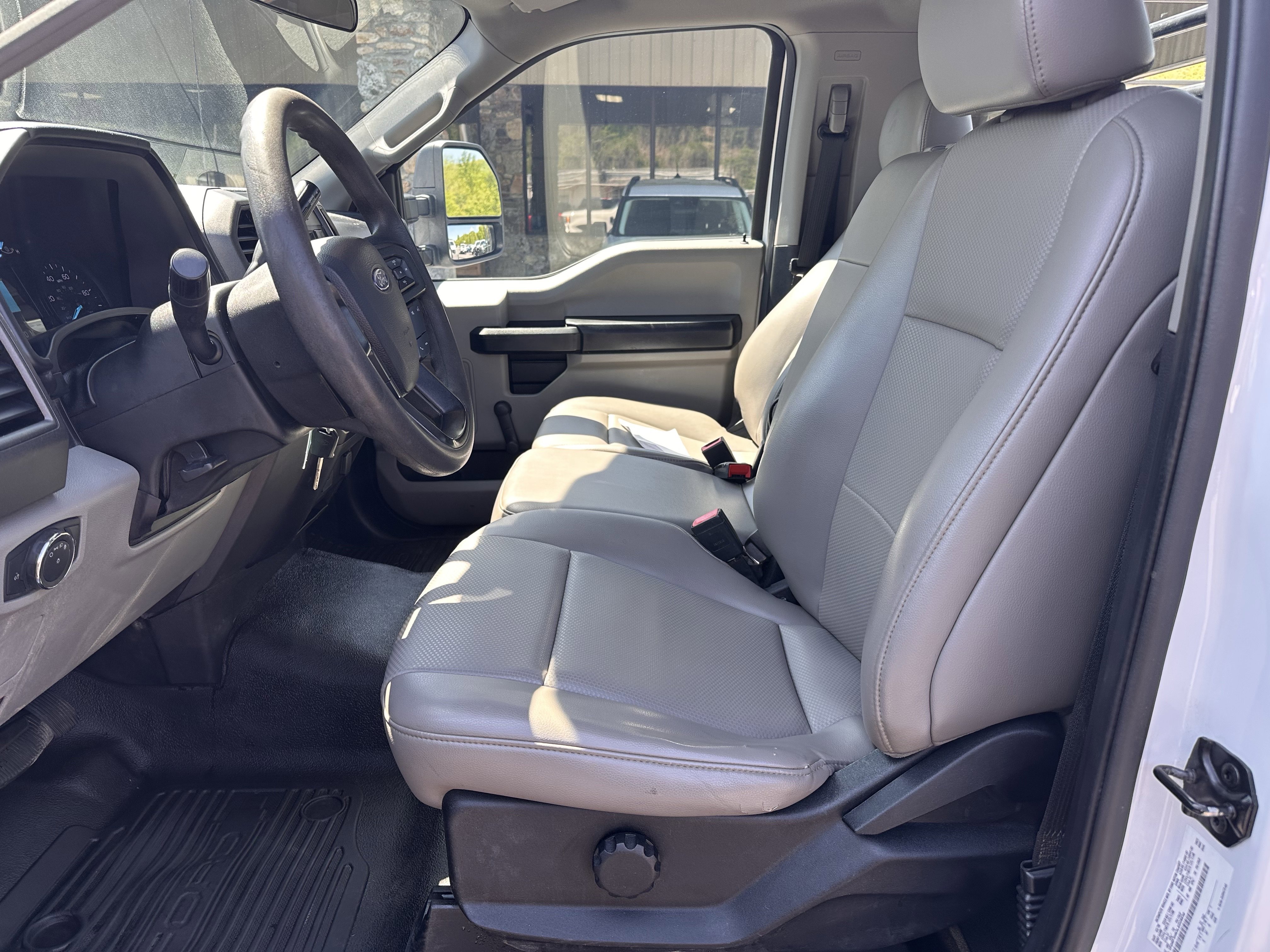 Used 2020 Oxford White Ford XL image 9