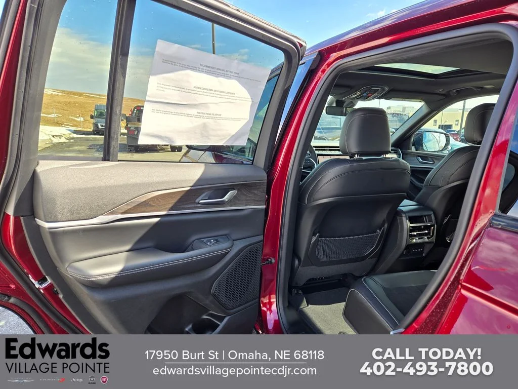 New 2026 Velvet Red Pearl-Coat Exterior Paint Jeep Laredo Altitude image 24
