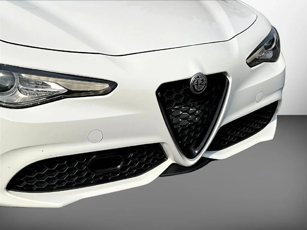Used 2020 White Alfa Romeo Base image 34