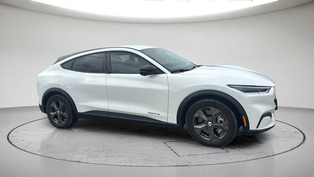 Used 2023 White Ford Select image 3