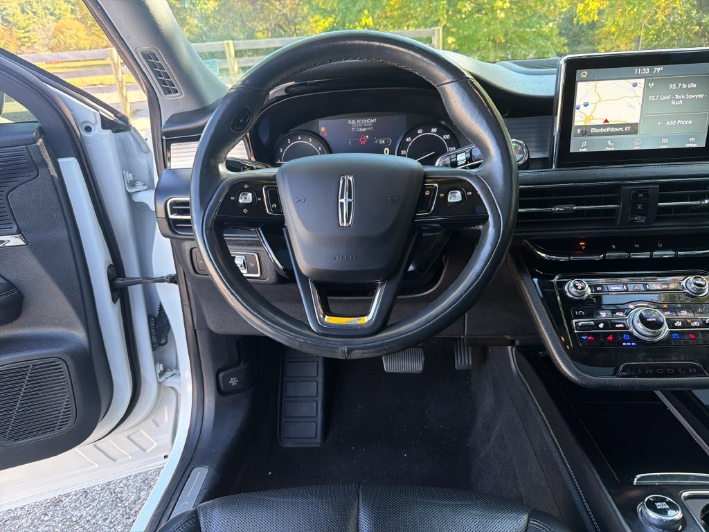 Used 2020 White Lincoln Standard image 17